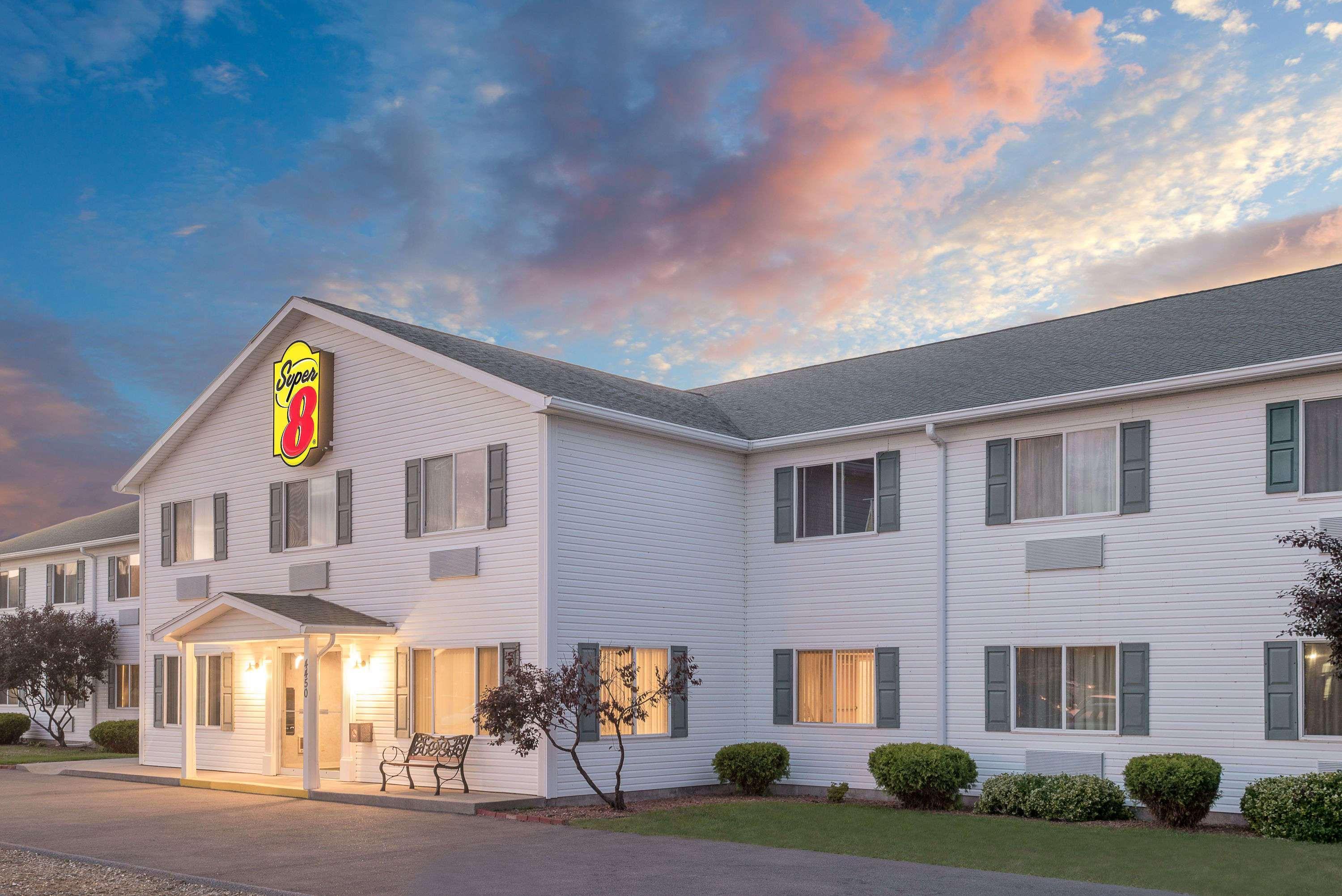 Super 8 By Wyndham Canandaigua Exterior foto